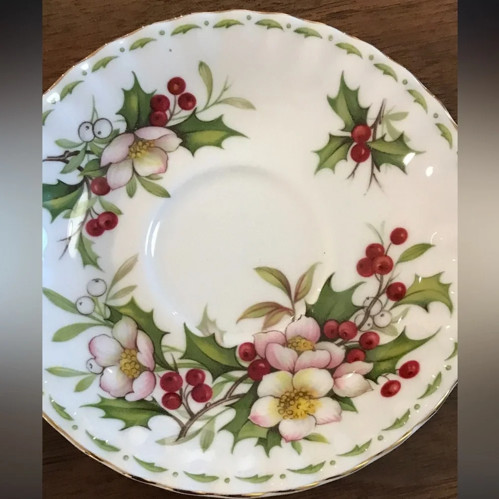 Royal Albert DECEMBER Flower of the Month tea cup and Saucer Made in England - Picture 3 of 6
